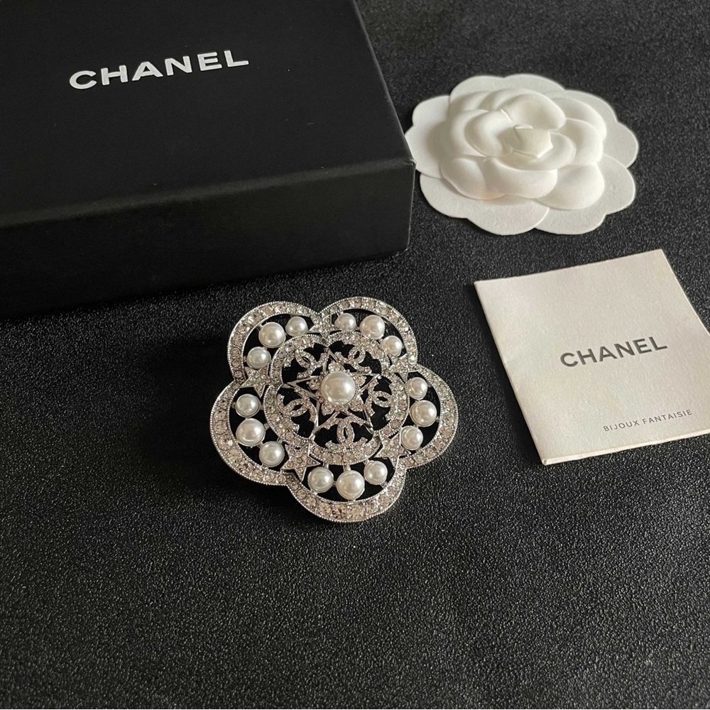 Chanel Brooch - Picture 2 of 7